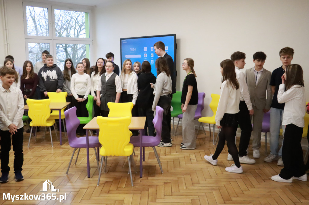 Fotorelacja: Uroczyste otwarcie windy oraz świetlicy szkolnej w SP3 Myszków