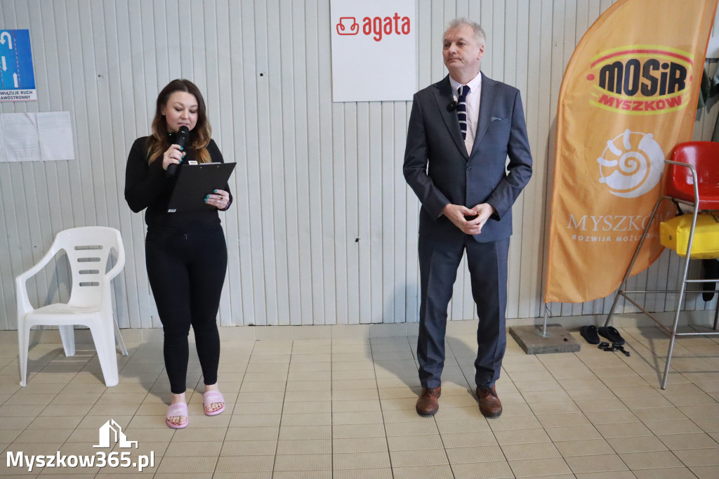 Fotorelacja: Zawody Pływackie i nowy Defibrylator AED w MOSiR Myszków