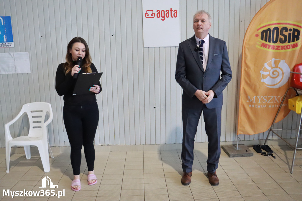 Fotorelacja: Zawody Pływackie i nowy Defibrylator AED w MOSiR Myszków