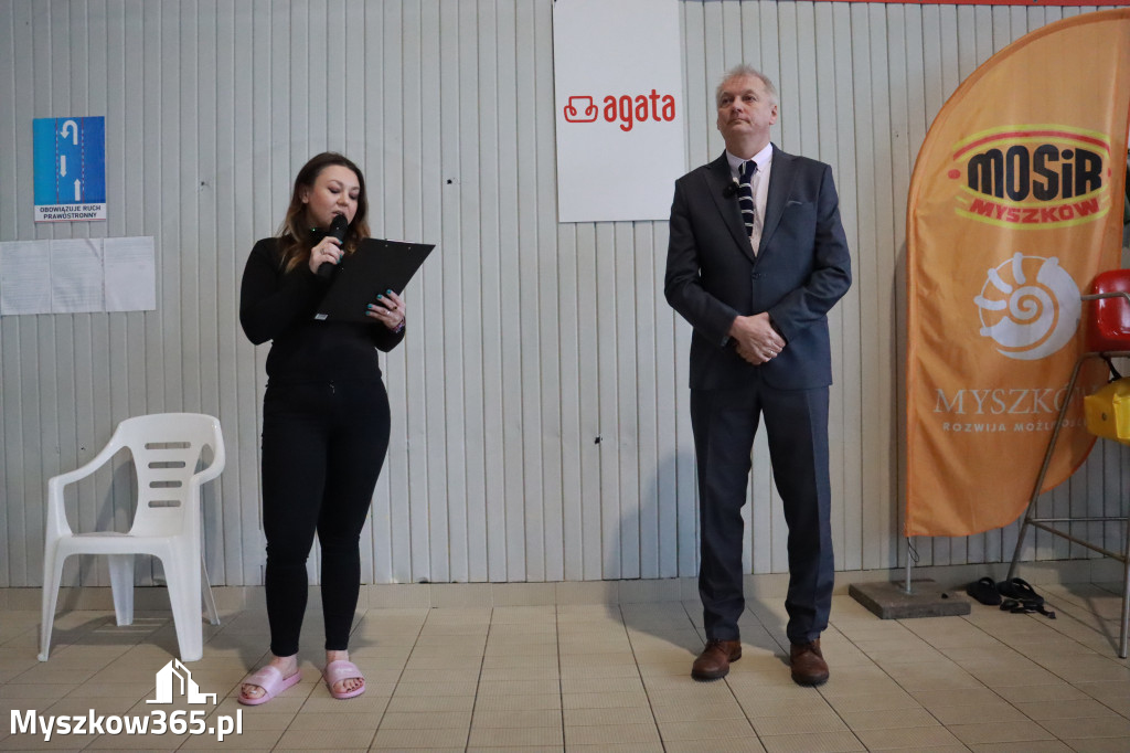 Fotorelacja: Zawody Pływackie i nowy Defibrylator AED w MOSiR Myszków