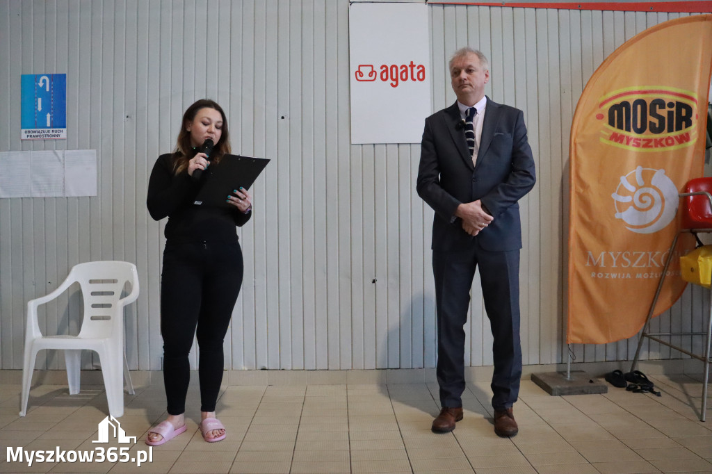 Fotorelacja: Zawody Pływackie i nowy Defibrylator AED w MOSiR Myszków