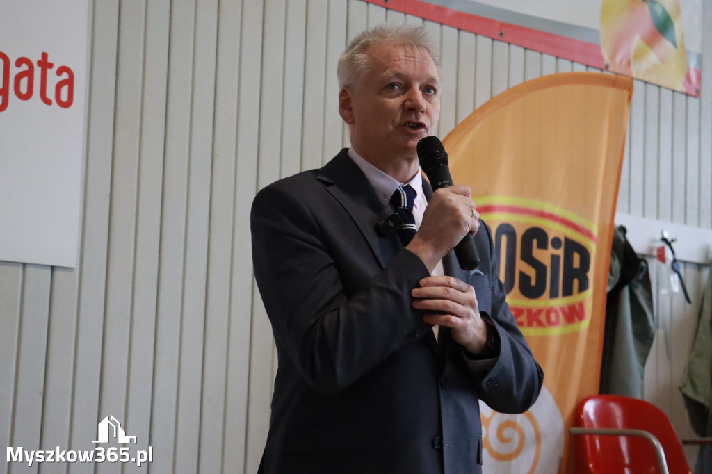 Fotorelacja: Zawody Pływackie i nowy Defibrylator AED w MOSiR Myszków