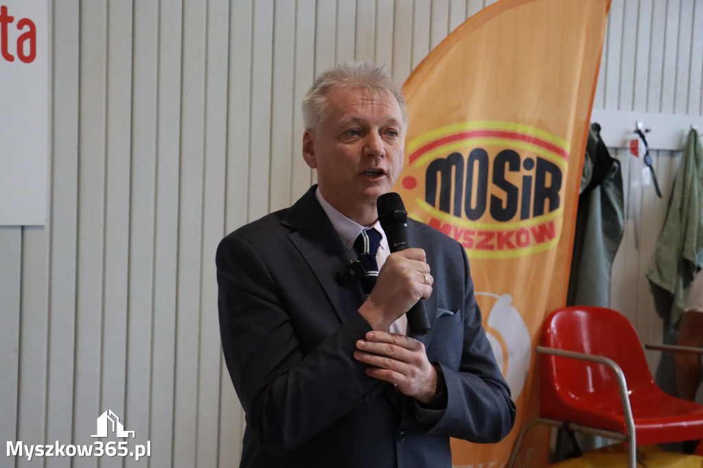 Fotorelacja: Zawody Pływackie i nowy Defibrylator AED w MOSiR Myszków