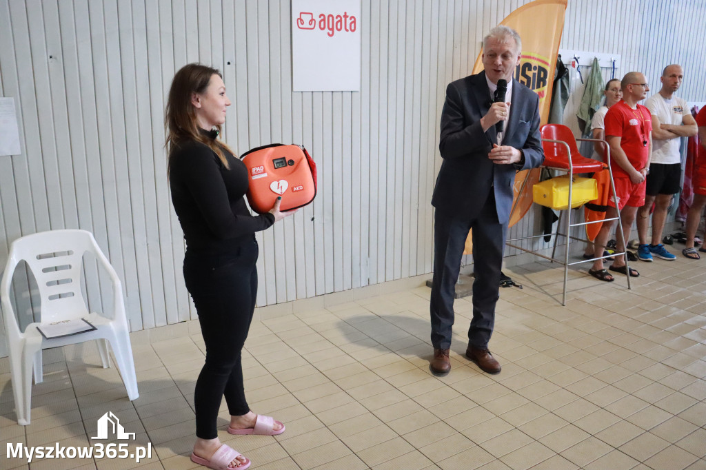 Fotorelacja: Zawody Pływackie i nowy Defibrylator AED w MOSiR Myszków