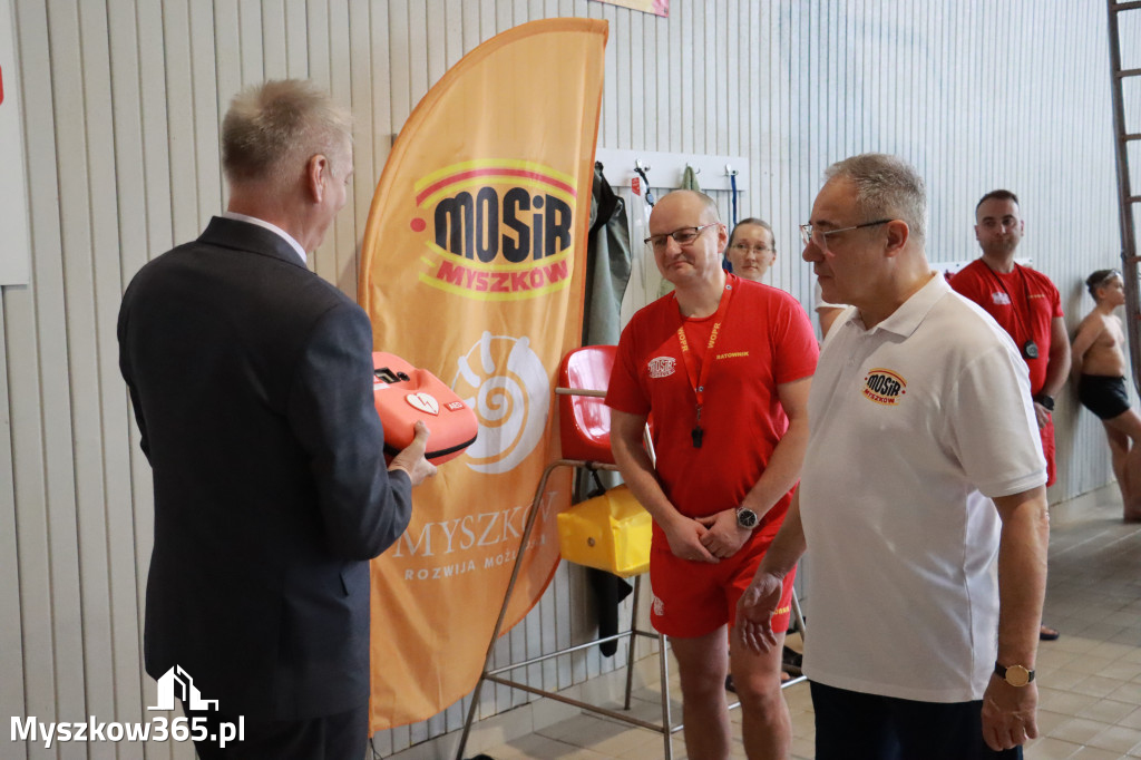 Fotorelacja: Zawody Pływackie i nowy Defibrylator AED w MOSiR Myszków