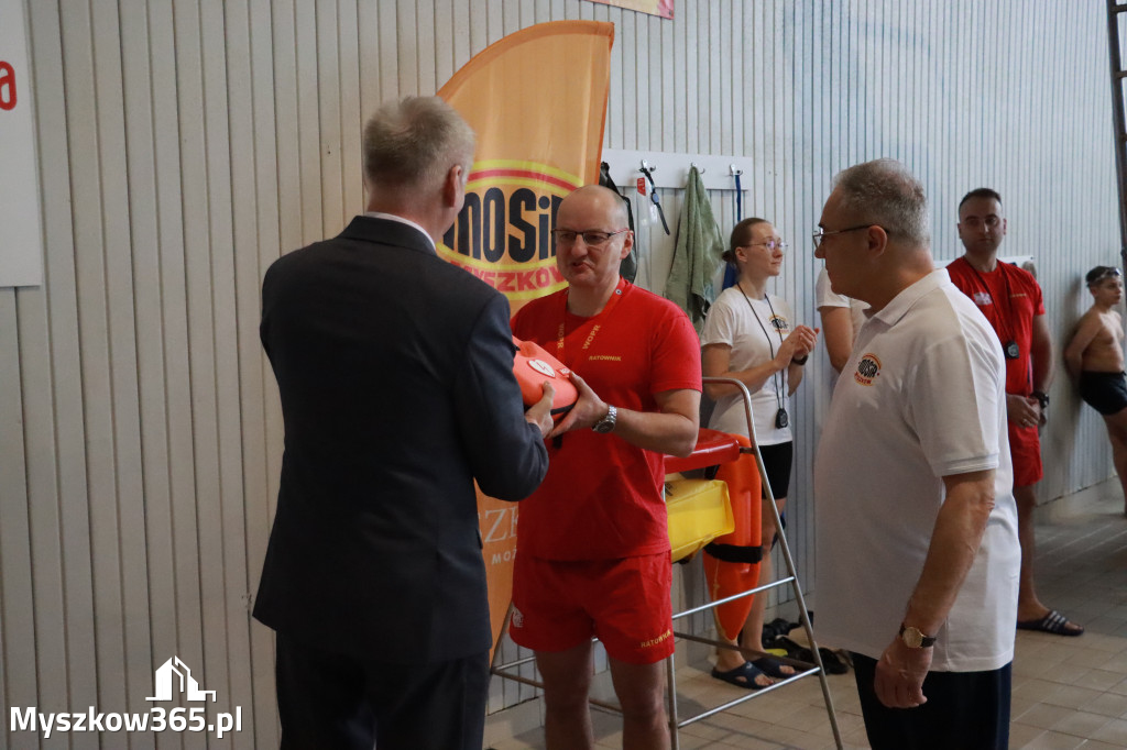 Fotorelacja: Zawody Pływackie i nowy Defibrylator AED w MOSiR Myszków