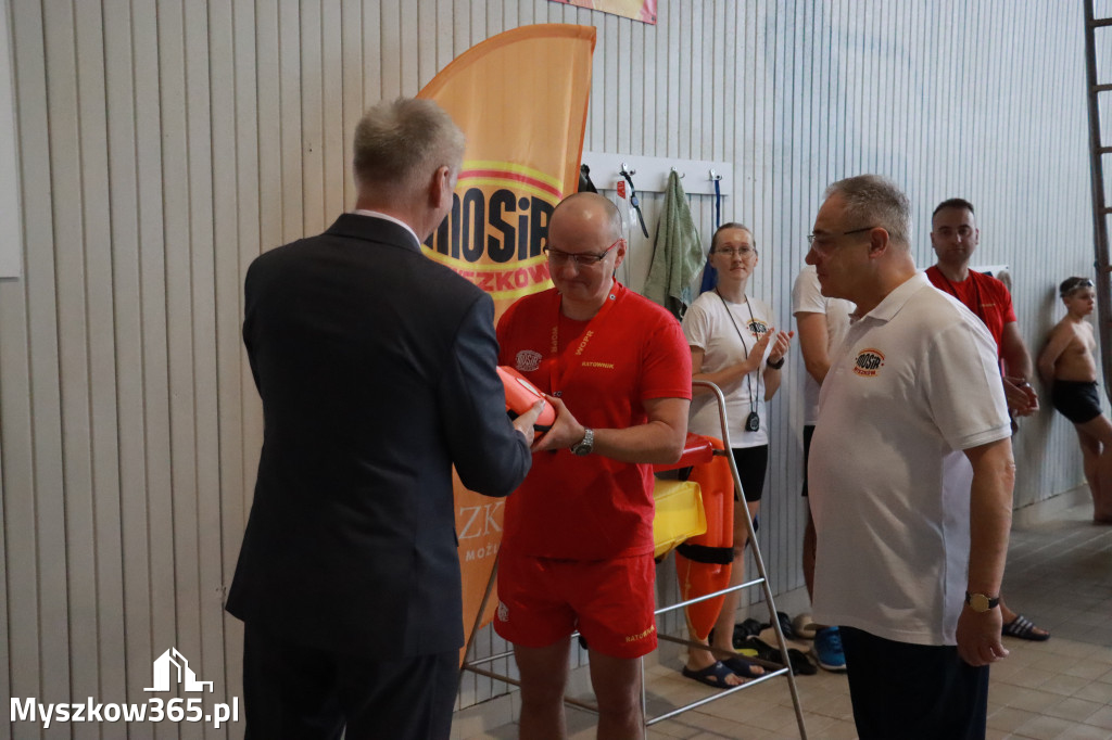 Fotorelacja: Zawody Pływackie i nowy Defibrylator AED w MOSiR Myszków