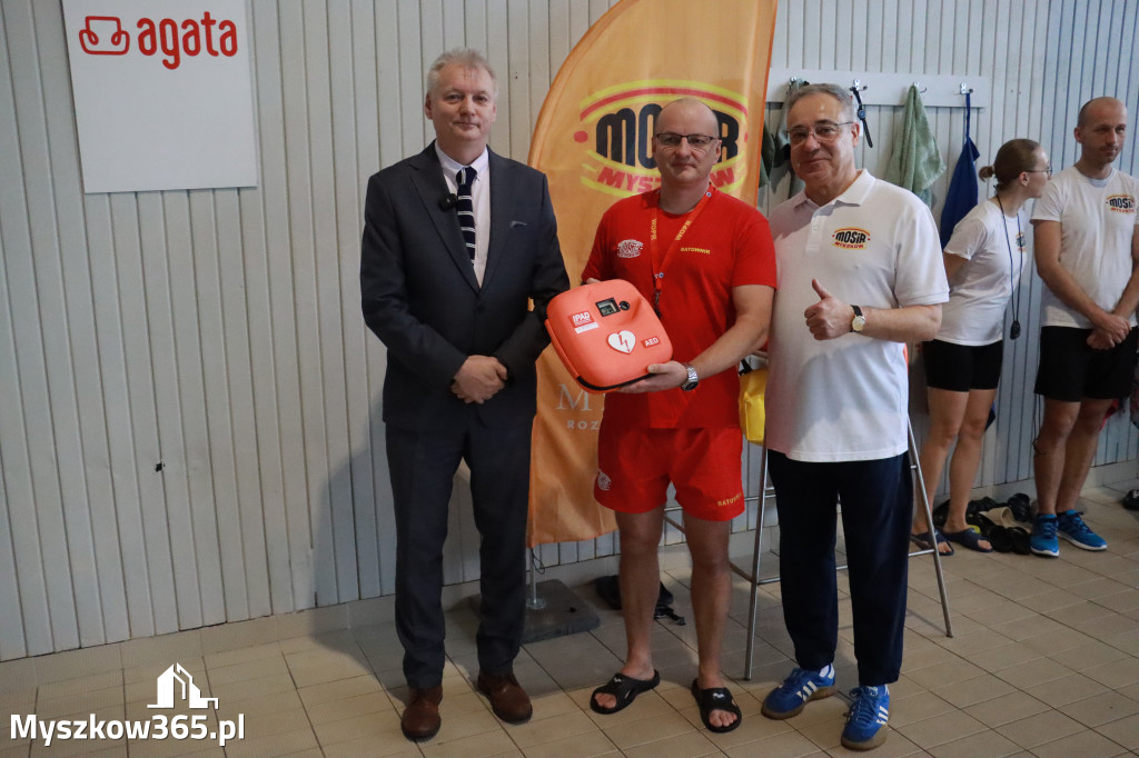 Fotorelacja: Zawody Pływackie i nowy Defibrylator AED w MOSiR Myszków