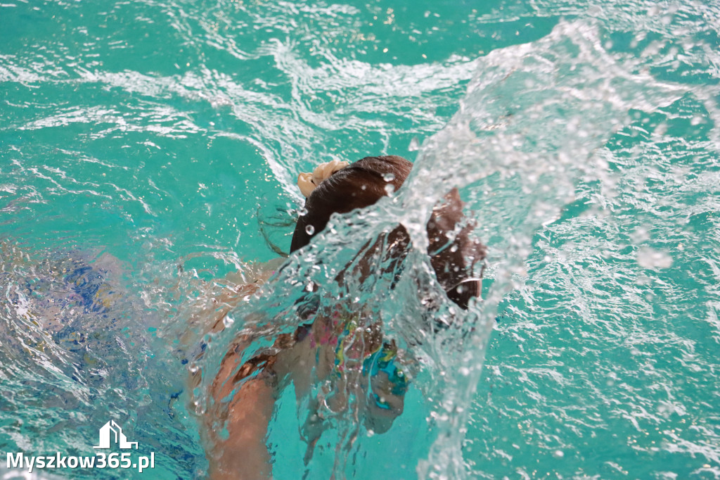 Fotorelacja: Zawody Pływackie i nowy Defibrylator AED w MOSiR Myszków