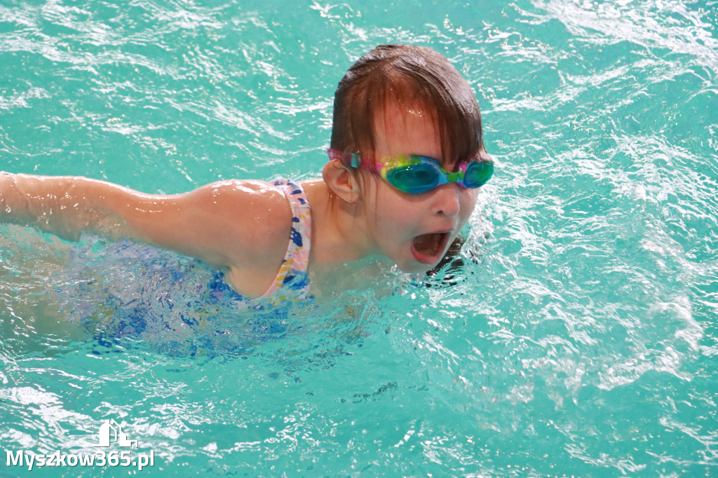 Fotorelacja: Zawody Pływackie i nowy Defibrylator AED w MOSiR Myszków