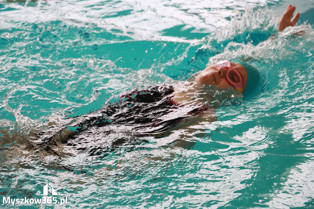 Fotorelacja: Zawody Pływackie i nowy Defibrylator AED w MOSiR Myszków