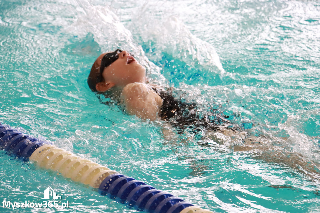 Fotorelacja: Zawody Pływackie i nowy Defibrylator AED w MOSiR Myszków