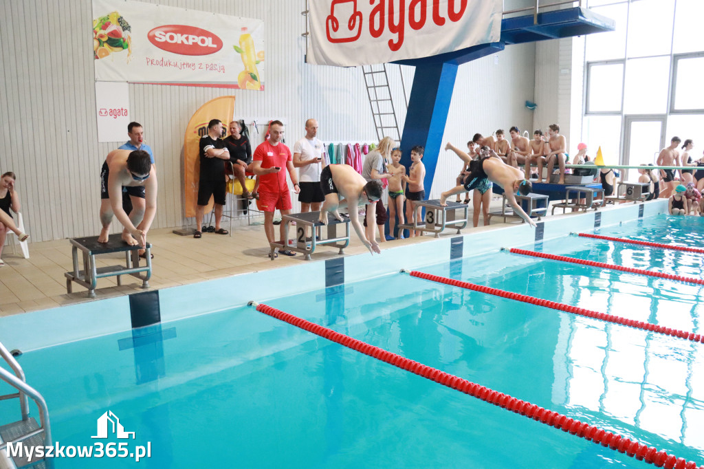Fotorelacja: Zawody Pływackie i nowy Defibrylator AED w MOSiR Myszków