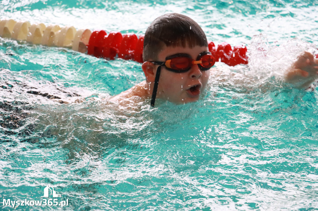 Fotorelacja: Zawody Pływackie i nowy Defibrylator AED w MOSiR Myszków