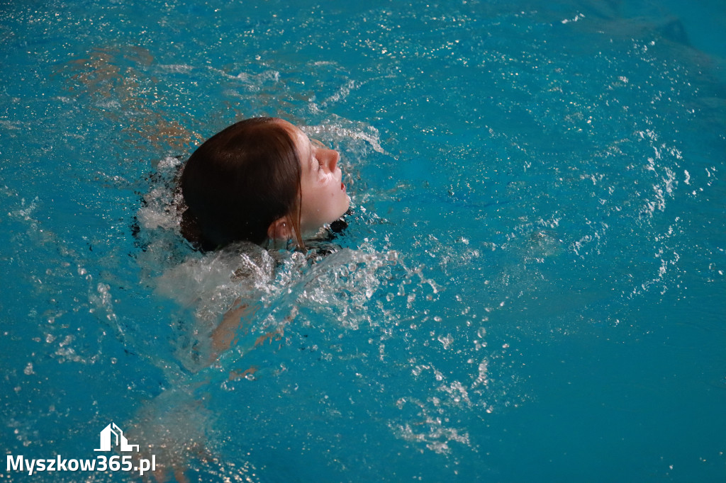 Fotorelacja: Zawody Pływackie i nowy Defibrylator AED w MOSiR Myszków