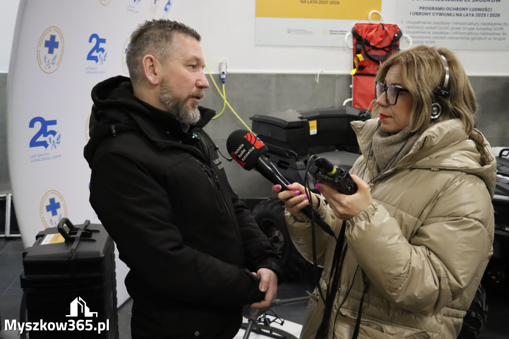 Fotorelacja: Przekazanie sprzętu dla Grupy Jurajskiej GOPR w Podlesicach gmina Kroczyce