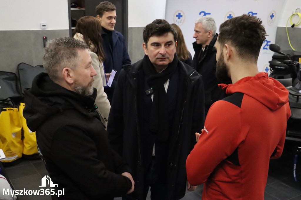 Fotorelacja: Przekazanie sprzętu dla Grupy Jurajskiej GOPR w Podlesicach gmina Kroczyce