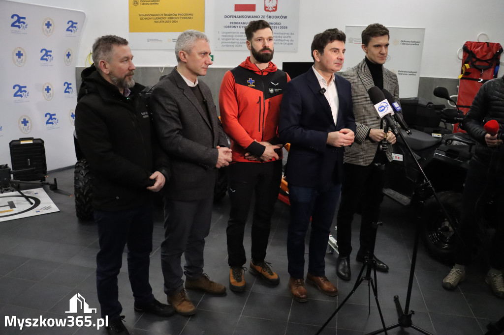 Fotorelacja: Przekazanie sprzętu dla Grupy Jurajskiej GOPR w Podlesicach gmina Kroczyce