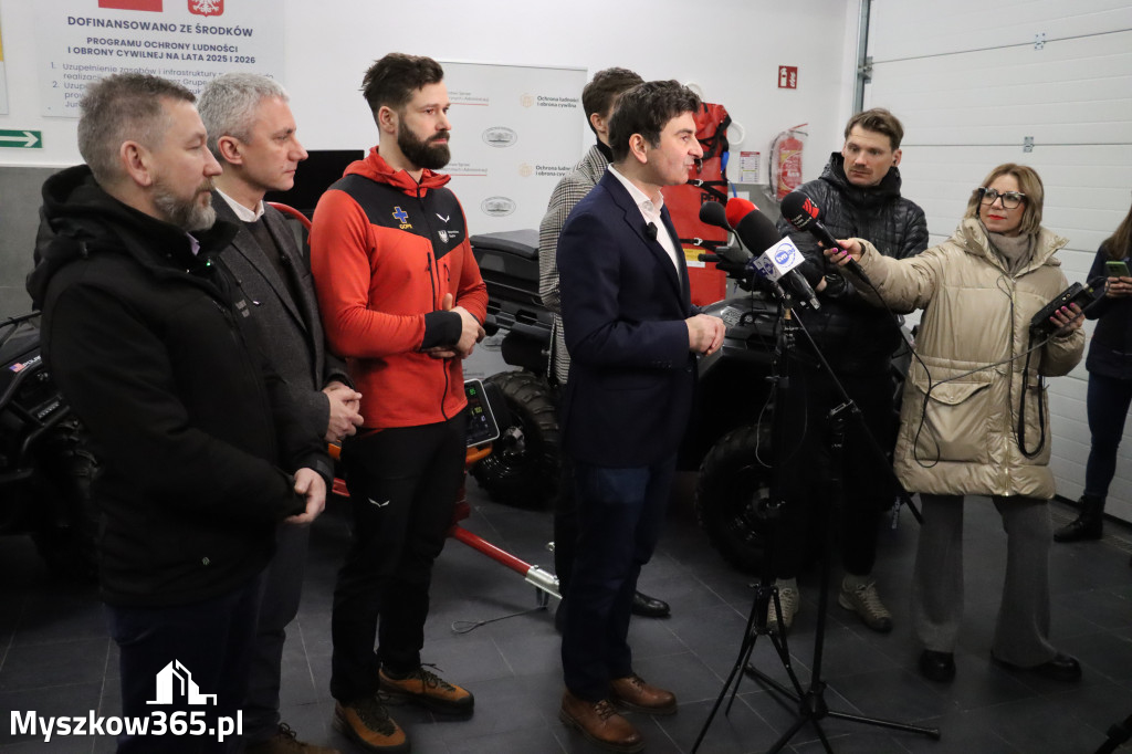 Fotorelacja: Przekazanie sprzętu dla Grupy Jurajskiej GOPR w Podlesicach gmina Kroczyce