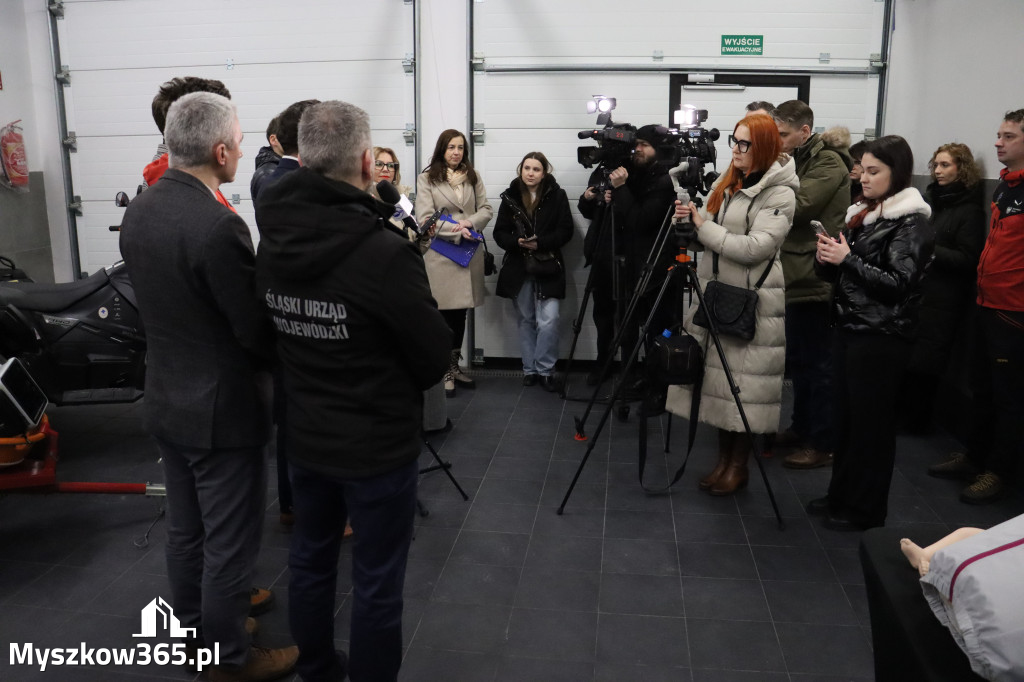 Fotorelacja: Przekazanie sprzętu dla Grupy Jurajskiej GOPR w Podlesicach gmina Kroczyce