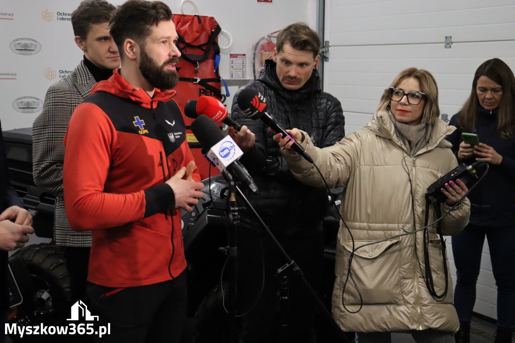 Fotorelacja: Przekazanie sprzętu dla Grupy Jurajskiej GOPR w Podlesicach gmina Kroczyce