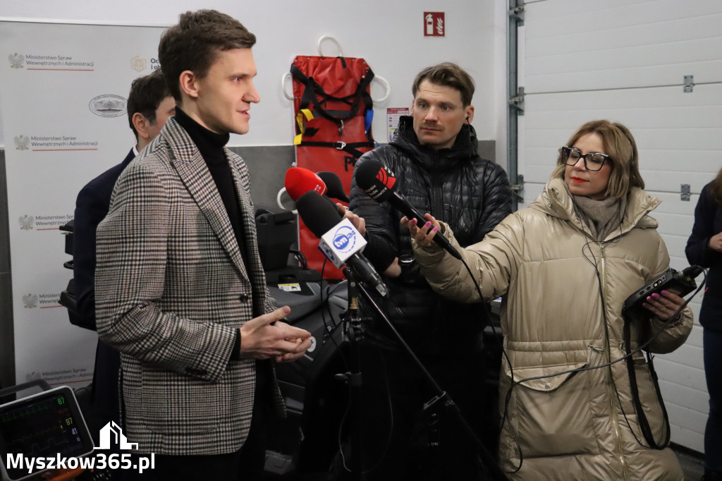 Fotorelacja: Przekazanie sprzętu dla Grupy Jurajskiej GOPR w Podlesicach gmina Kroczyce