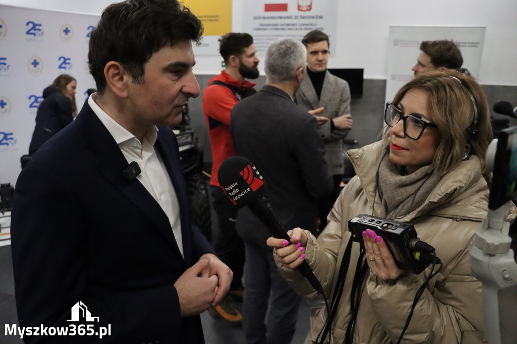 Fotorelacja: Przekazanie sprzętu dla Grupy Jurajskiej GOPR w Podlesicach gmina Kroczyce