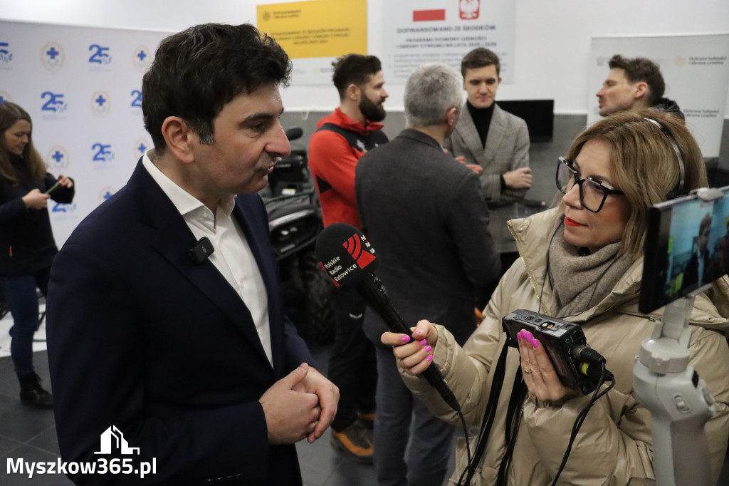 Fotorelacja: Przekazanie sprzętu dla Grupy Jurajskiej GOPR w Podlesicach gmina Kroczyce