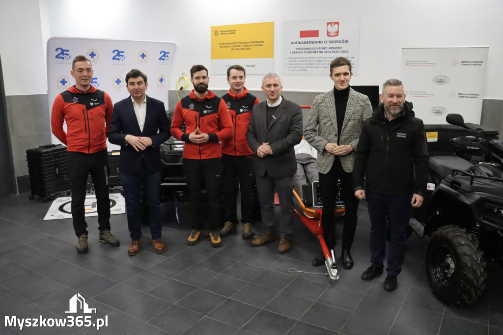 Fotorelacja: Przekazanie sprzętu dla Grupy Jurajskiej GOPR w Podlesicach gmina Kroczyce