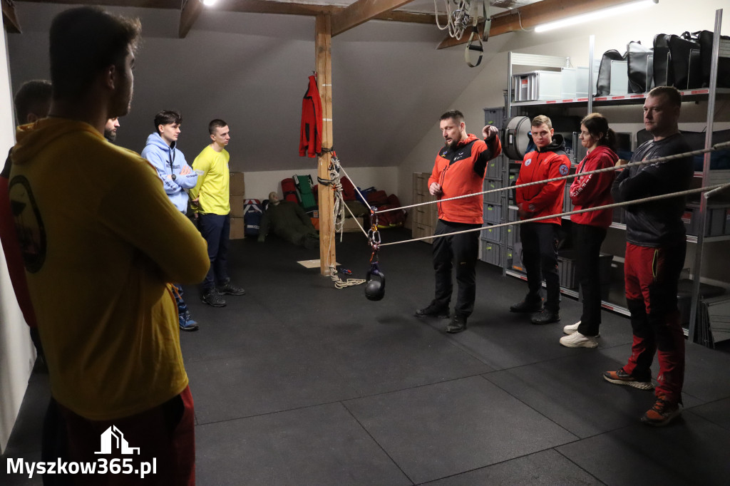 Fotorelacja: Przekazanie sprzętu dla Grupy Jurajskiej GOPR w Podlesicach gmina Kroczyce