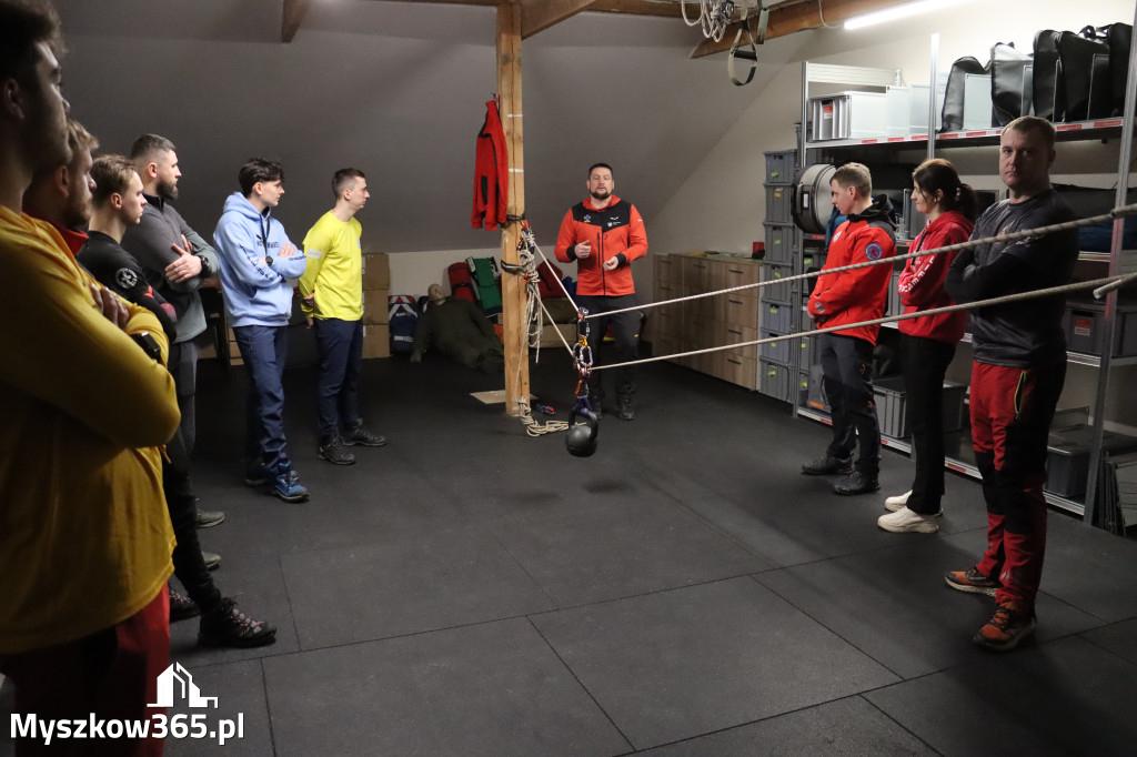 Fotorelacja: Przekazanie sprzętu dla Grupy Jurajskiej GOPR w Podlesicach gmina Kroczyce