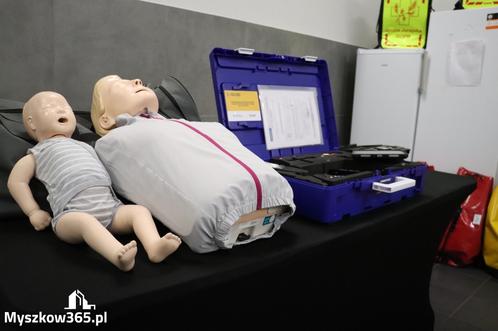 Fotorelacja: Przekazanie sprzętu dla Grupy Jurajskiej GOPR w Podlesicach gmina Kroczyce