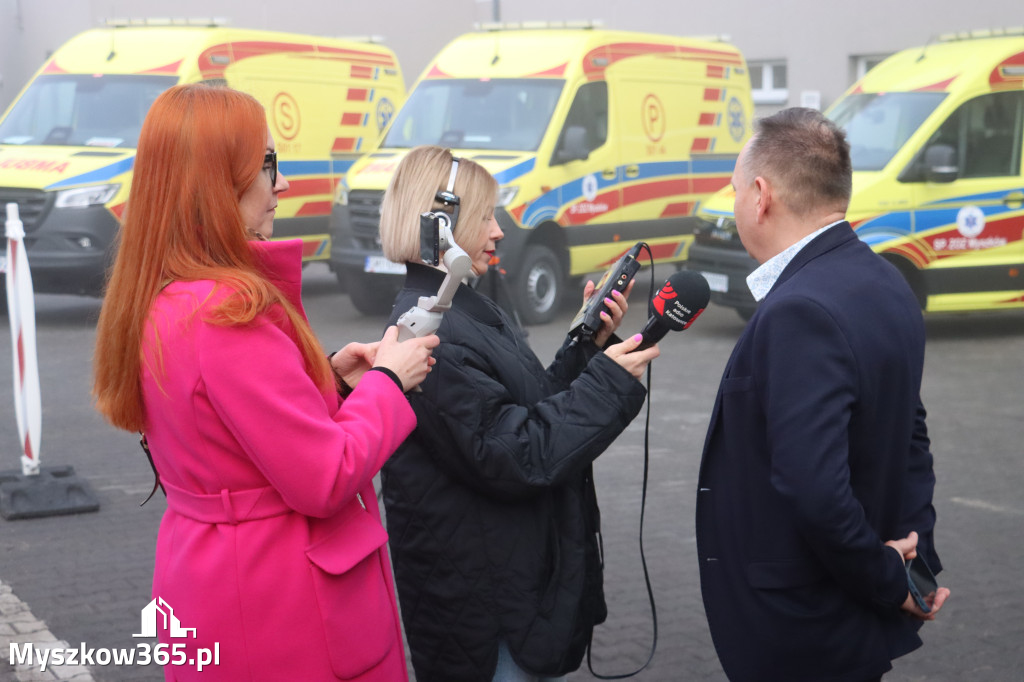 Fotorelacja: Briefing prasowy - zakup trzech ambulansów dla SPZOZ w Myszkowie
