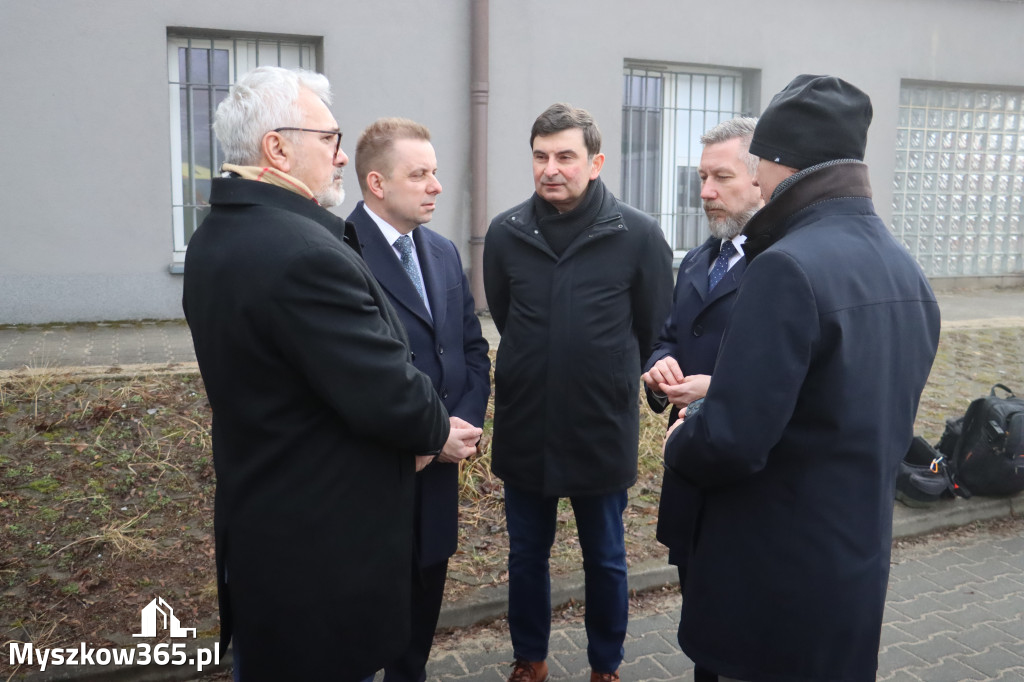 Fotorelacja: Briefing prasowy - zakup trzech ambulansów dla SPZOZ w Myszkowie