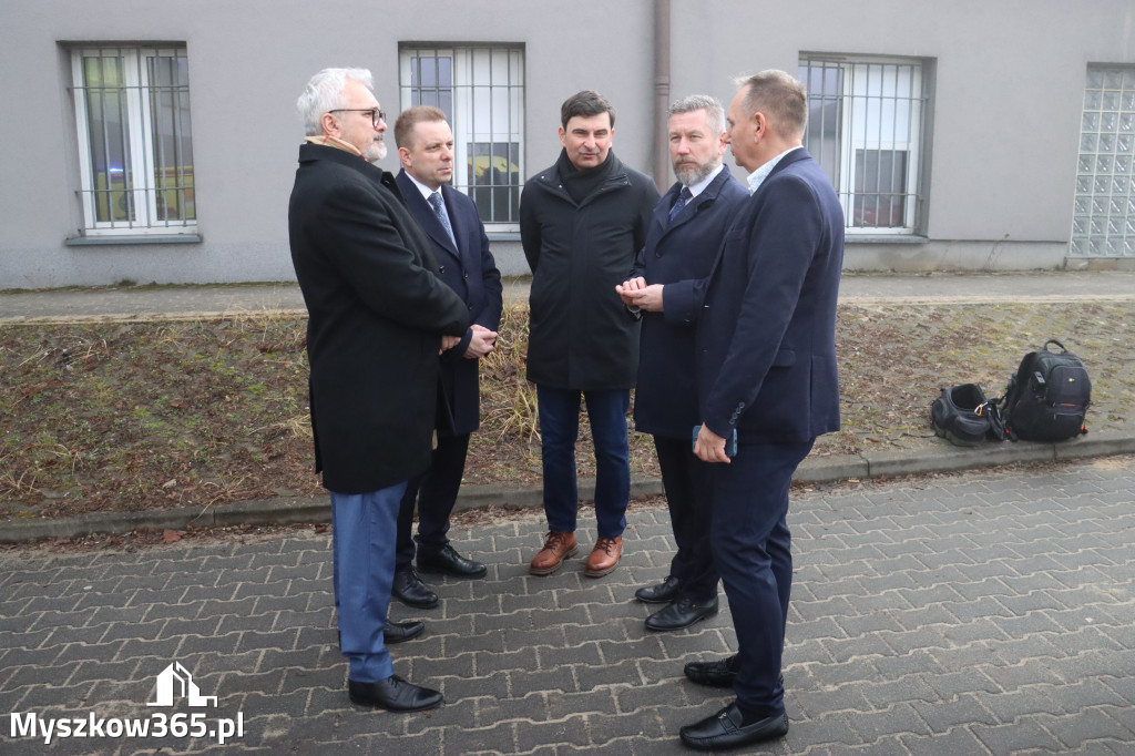 Fotorelacja: Briefing prasowy - zakup trzech ambulansów dla SPZOZ w Myszkowie