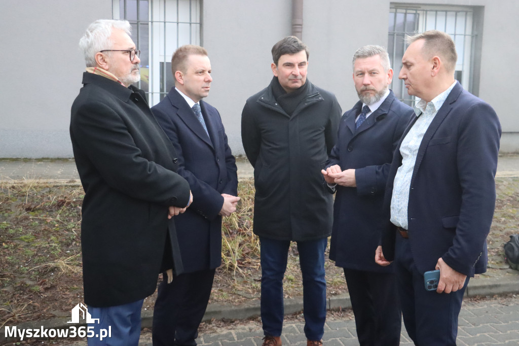 Fotorelacja: Briefing prasowy - zakup trzech ambulansów dla SPZOZ w Myszkowie