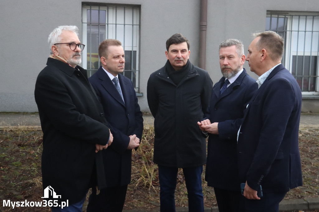 Fotorelacja: Briefing prasowy - zakup trzech ambulansów dla SPZOZ w Myszkowie