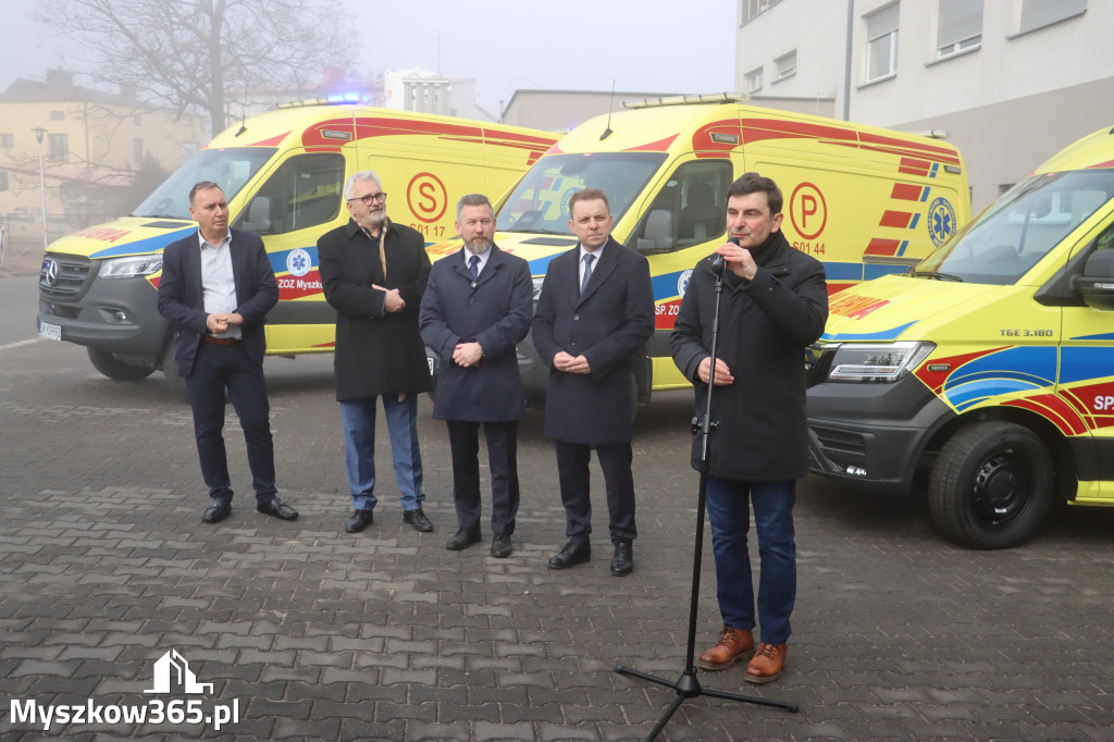 Fotorelacja: Briefing prasowy - zakup trzech ambulansów dla SPZOZ w Myszkowie