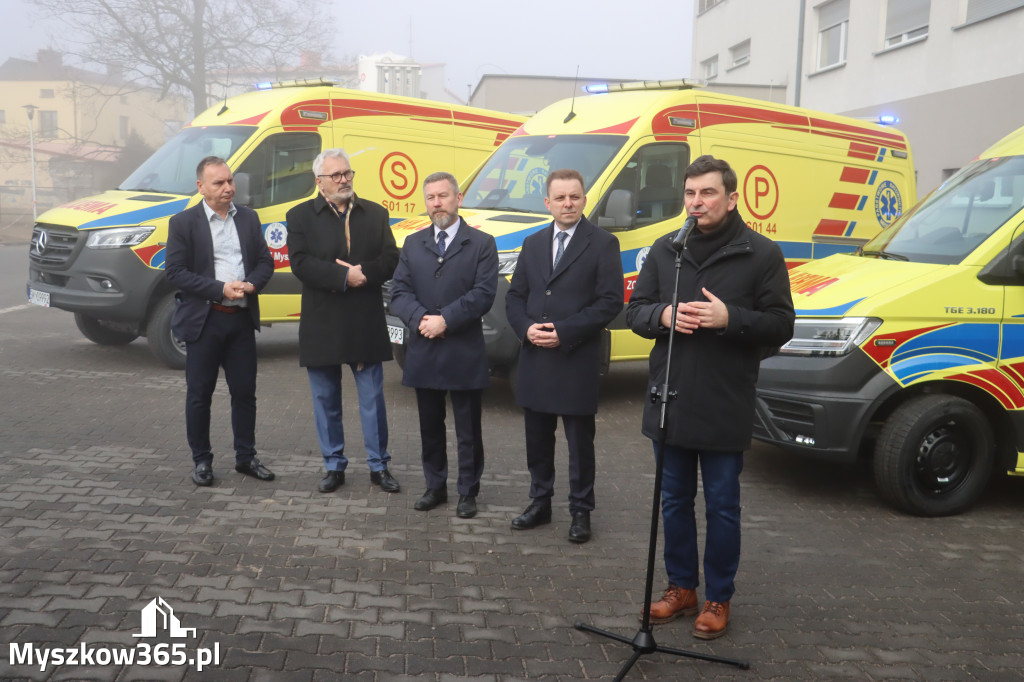 Fotorelacja: Briefing prasowy - zakup trzech ambulansów dla SPZOZ w Myszkowie