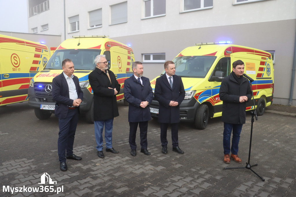 Fotorelacja: Briefing prasowy - zakup trzech ambulansów dla SPZOZ w Myszkowie