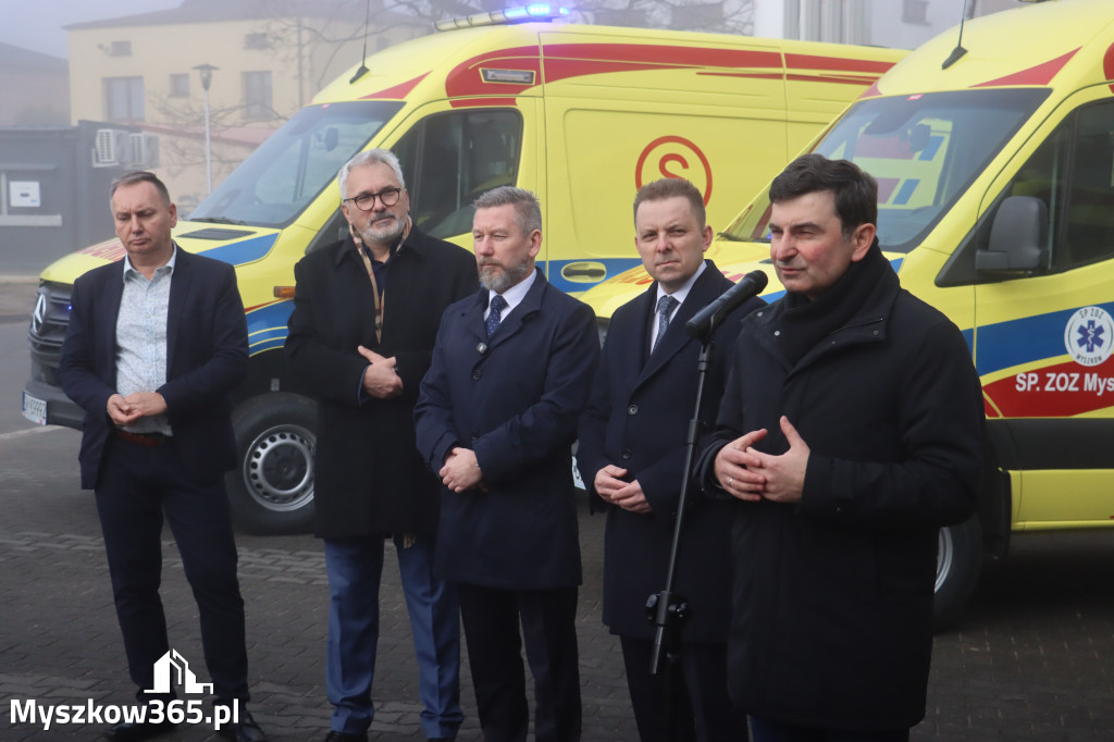 Fotorelacja: Briefing prasowy - zakup trzech ambulansów dla SPZOZ w Myszkowie