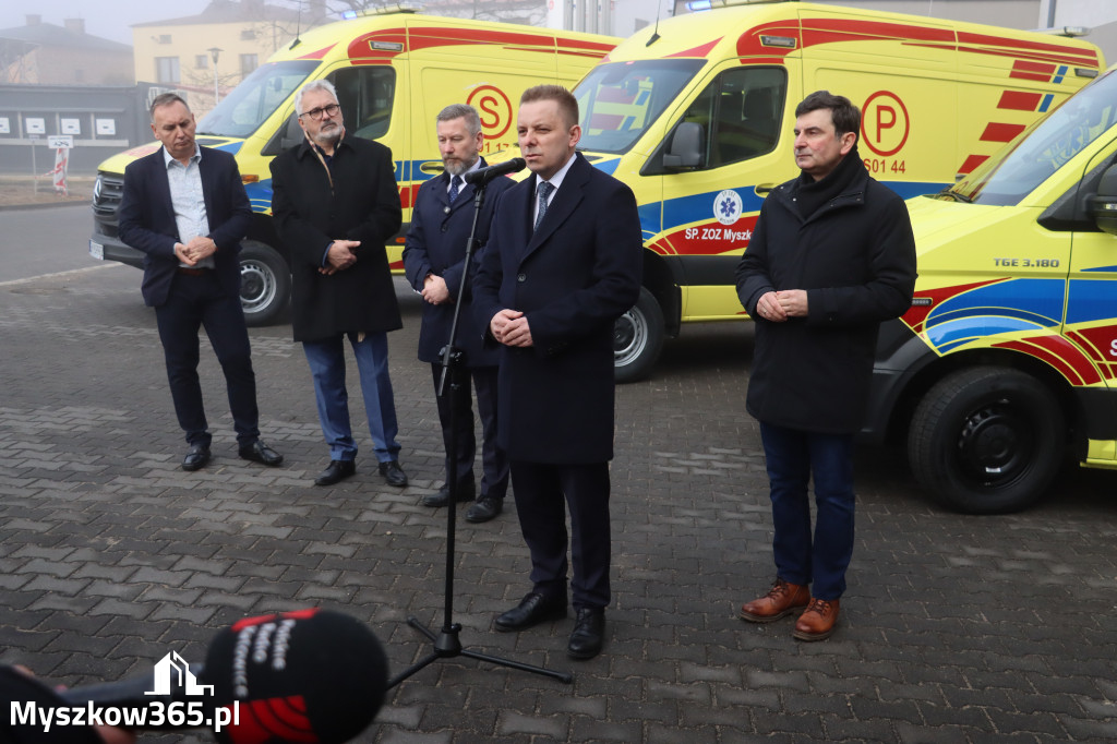 Fotorelacja: Briefing prasowy - zakup trzech ambulansów dla SPZOZ w Myszkowie