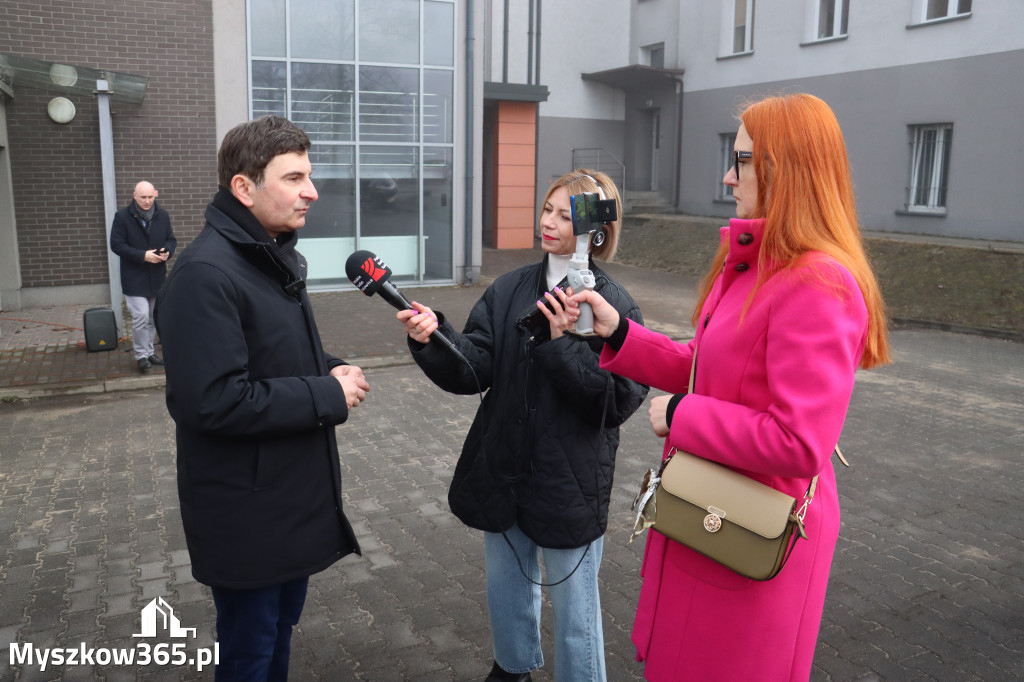 Fotorelacja: Briefing prasowy - zakup trzech ambulansów dla SPZOZ w Myszkowie