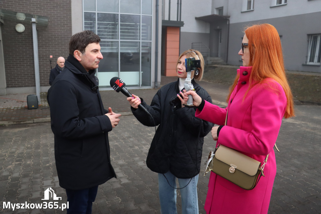 Fotorelacja: Briefing prasowy - zakup trzech ambulansów dla SPZOZ w Myszkowie