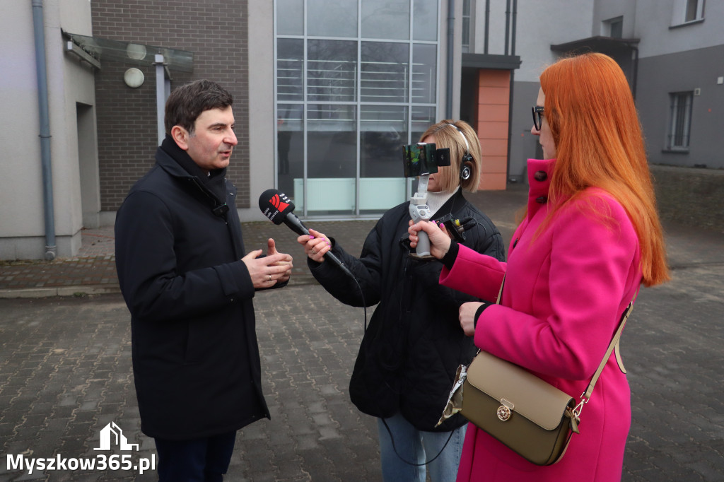 Fotorelacja: Briefing prasowy - zakup trzech ambulansów dla SPZOZ w Myszkowie