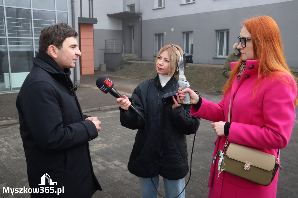 Fotorelacja: Briefing prasowy - zakup trzech ambulansów dla SPZOZ w Myszkowie
