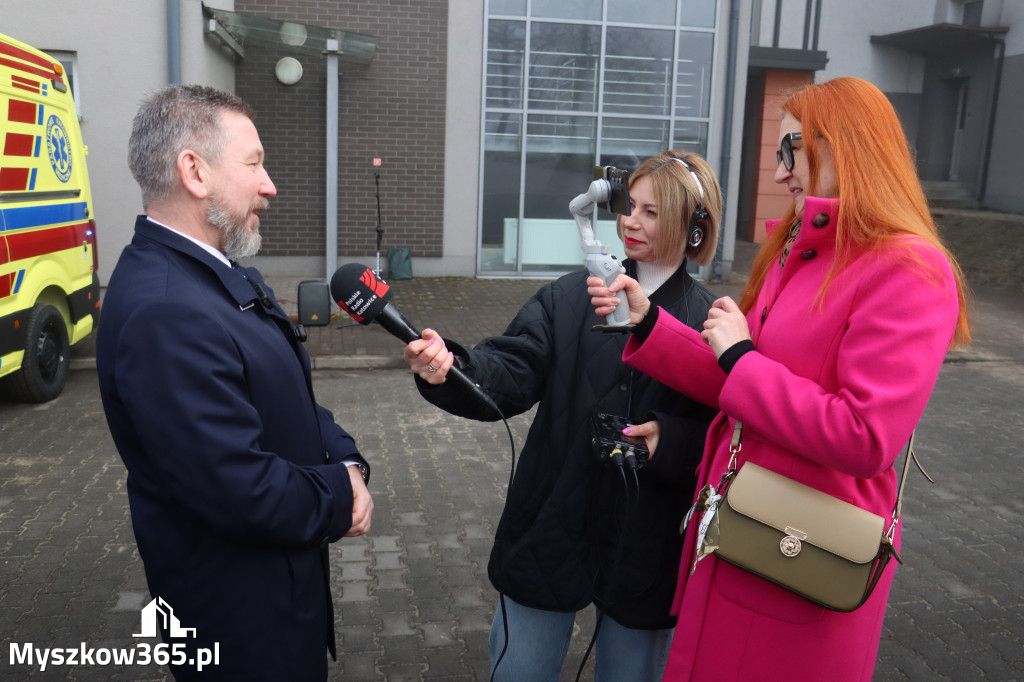 Fotorelacja: Briefing prasowy - zakup trzech ambulansów dla SPZOZ w Myszkowie