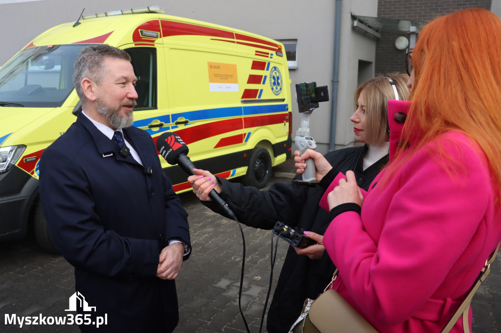 Fotorelacja: Briefing prasowy - zakup trzech ambulansów dla SPZOZ w Myszkowie