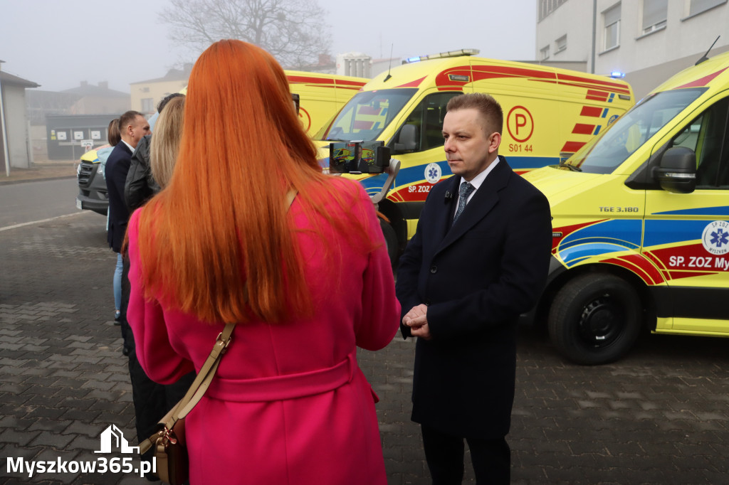 Fotorelacja: Briefing prasowy - zakup trzech ambulansów dla SPZOZ w Myszkowie