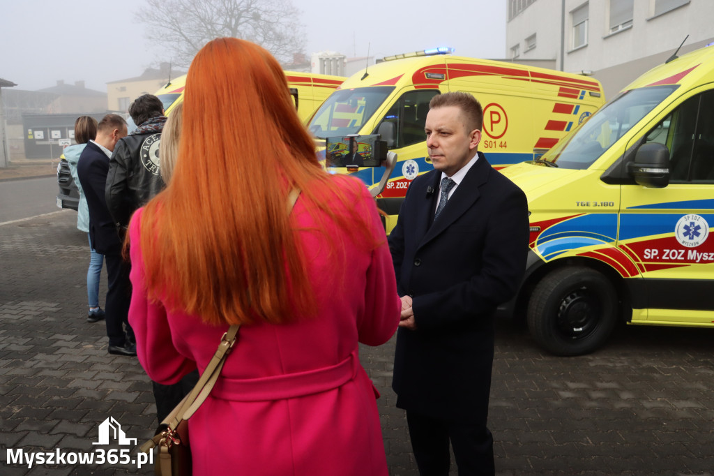 Fotorelacja: Briefing prasowy - zakup trzech ambulansów dla SPZOZ w Myszkowie